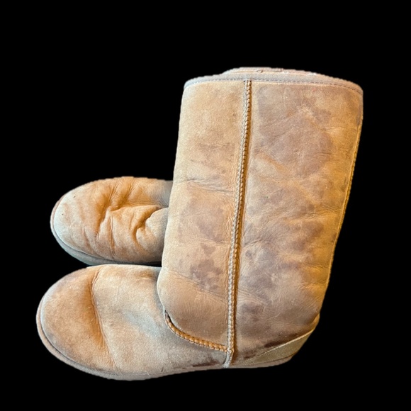 Ugg Boots - 8 - Picture 2 of 3